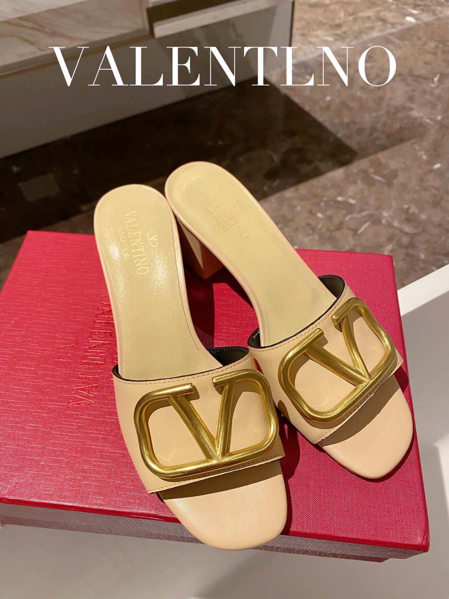 HOT SALE VALENTINO VLOGO SIGNATURE SLIDE SANDAL