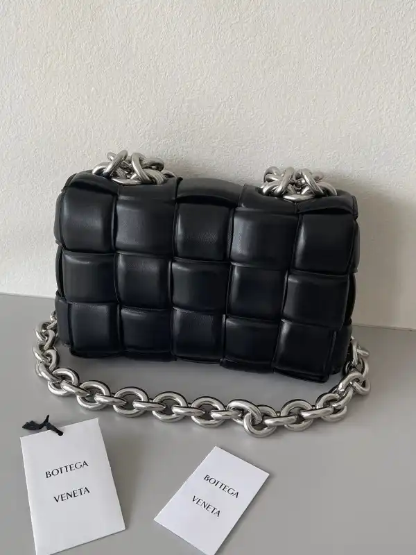 First bag ru BOTTEGA VENETA THE CHAIN CASSETTE