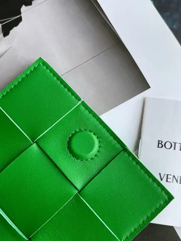 BOTTEGA VENETA Candy mini Cassette-12*8*4cm