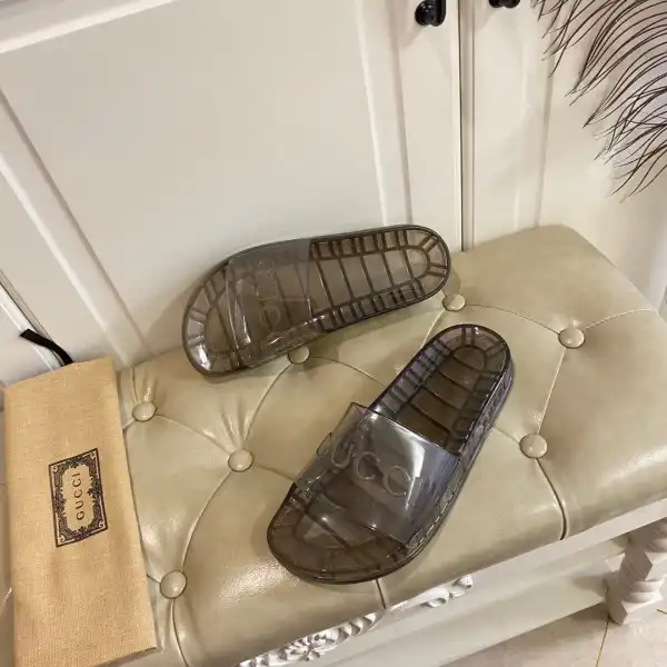 Yupoo bagsoffer GUCCI slide with Gucci logo