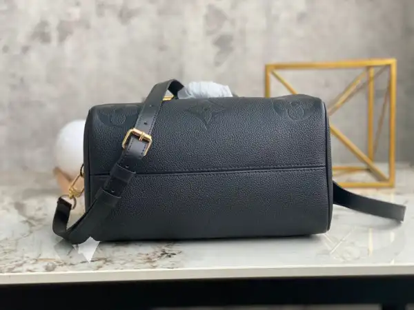 Repladies offers premium fake Louis bags at unbeatable prices. Our products are cheap because we focus on direct sales LOUIS VUITTON SPEEDY BANDOULIÈRE 25