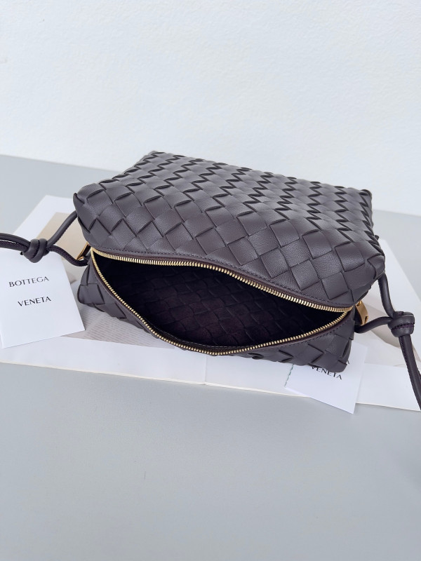 HOT SALE BOTTEGA VENETA Small Loop Camera Bag