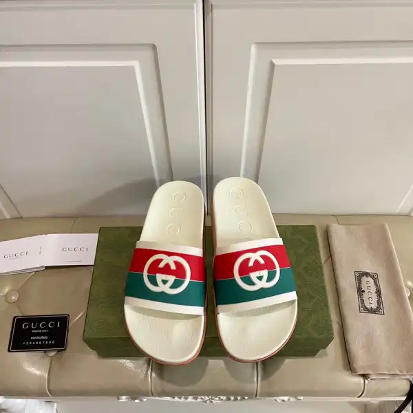 GUCCI Interlocking G slide sandal