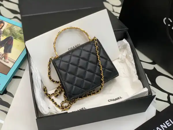 CHANEL CHANELUTCH WITH CHAIN