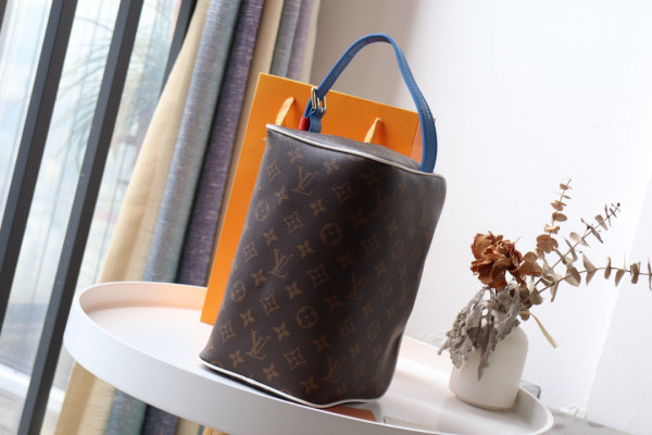 HOT SALE LOUIS VUITTON LVXNBA TOILETRY BAG