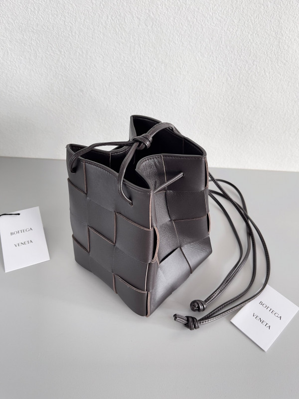 HOT SALE BOTTEGA VENETA Cassette Bucket Bag