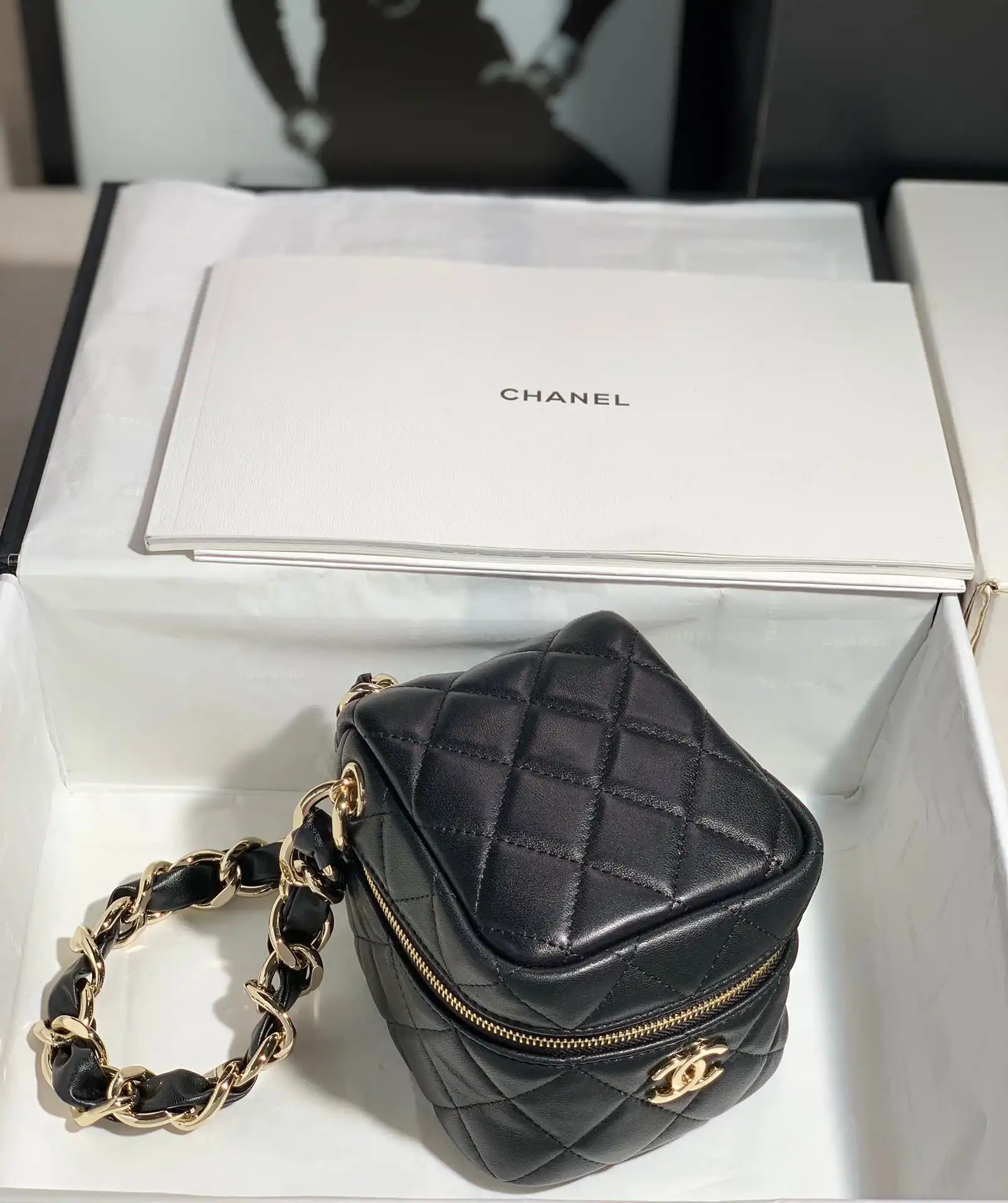 CHANEL CHANELUTCH WITH HANDLE