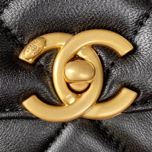 CHANEL SMALL FLAP BAG