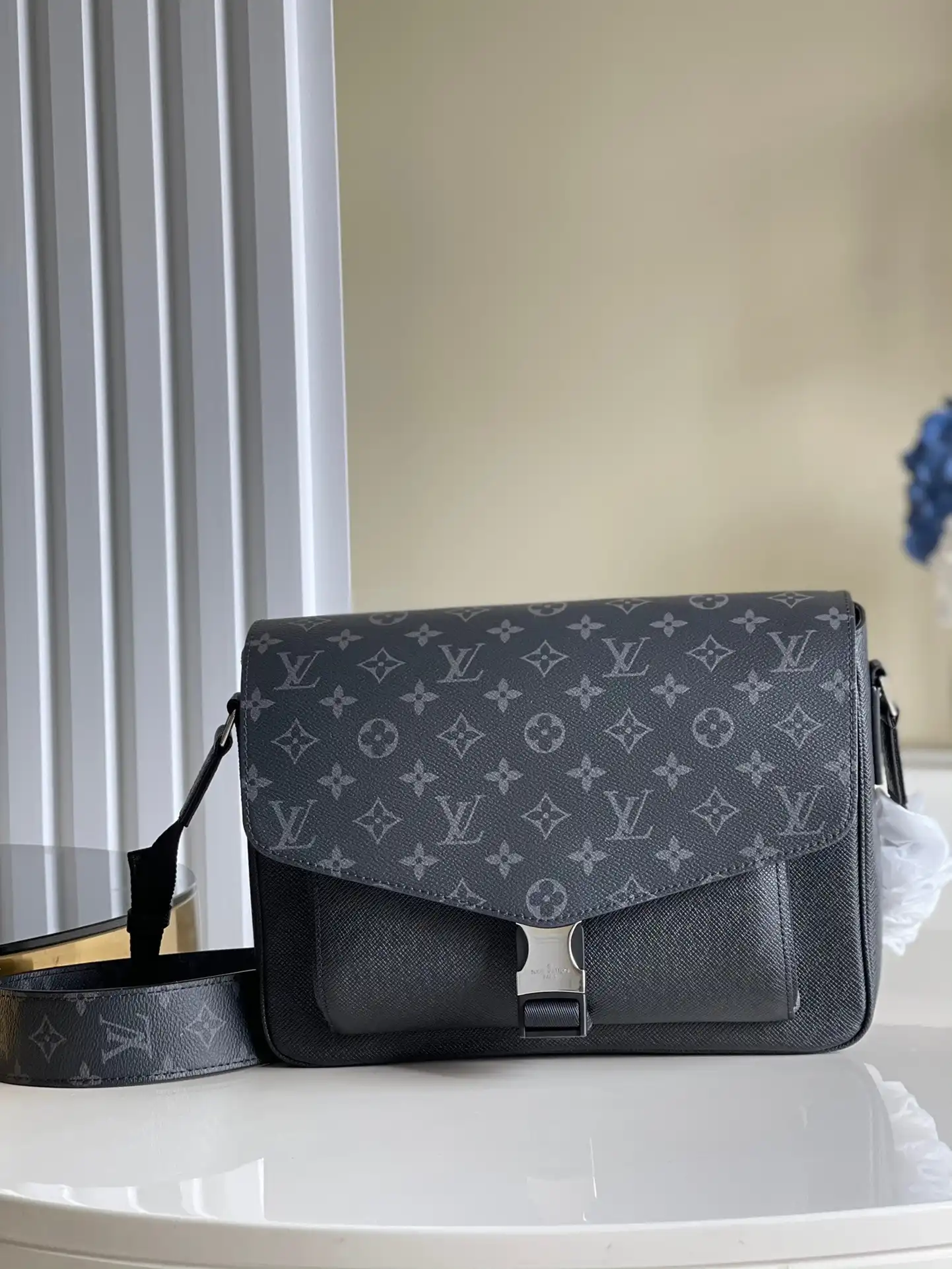 Aaa replica ru LOUIS VUITTON NEW MESSENGER