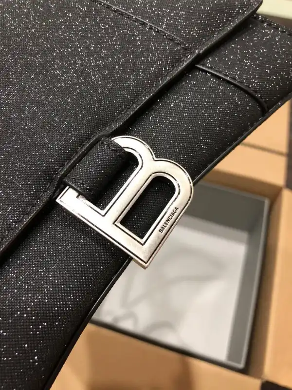 Bagsoffer BALENCIAGA HOURGLASS