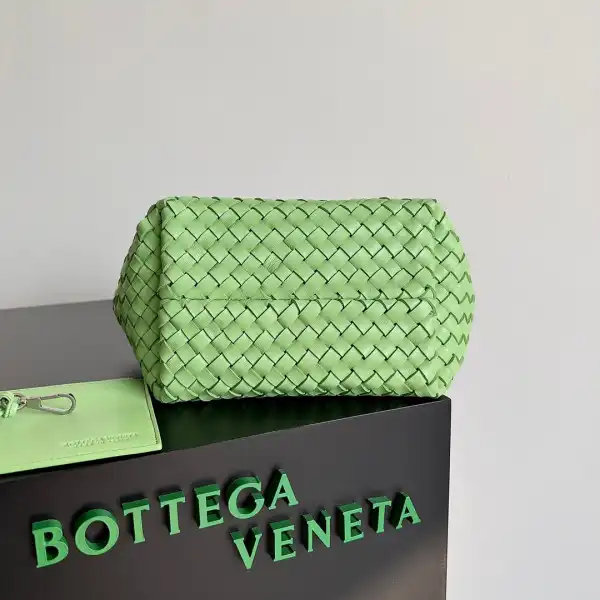 First bag ru BOTTEGA VENETA MINI CABAT