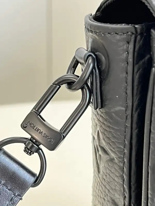 LOUIS VUITTON S-LOCK VERTICAL WEARABLE WALLET