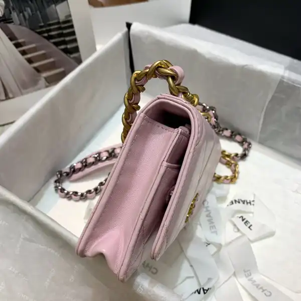 CHANEL19 WALLET ON CHAIN