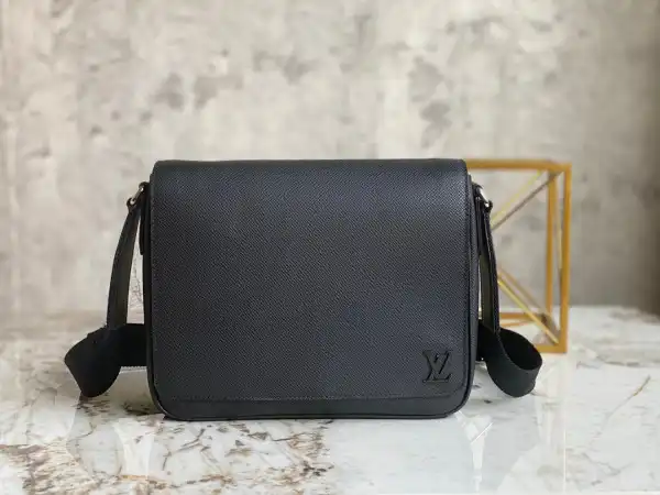 Firstbag Ru LOUIS VUITTON DISTRICT PM