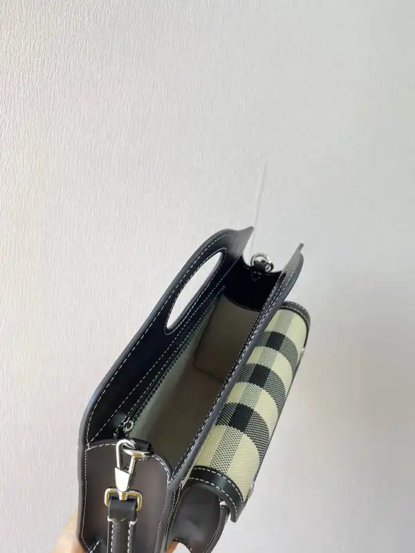 Bagsoffer BURBERRY Pocket Bag