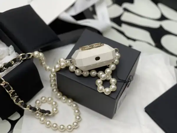 Frstbag ru CHANEL AIRPODS CASE PRO NECKLACE