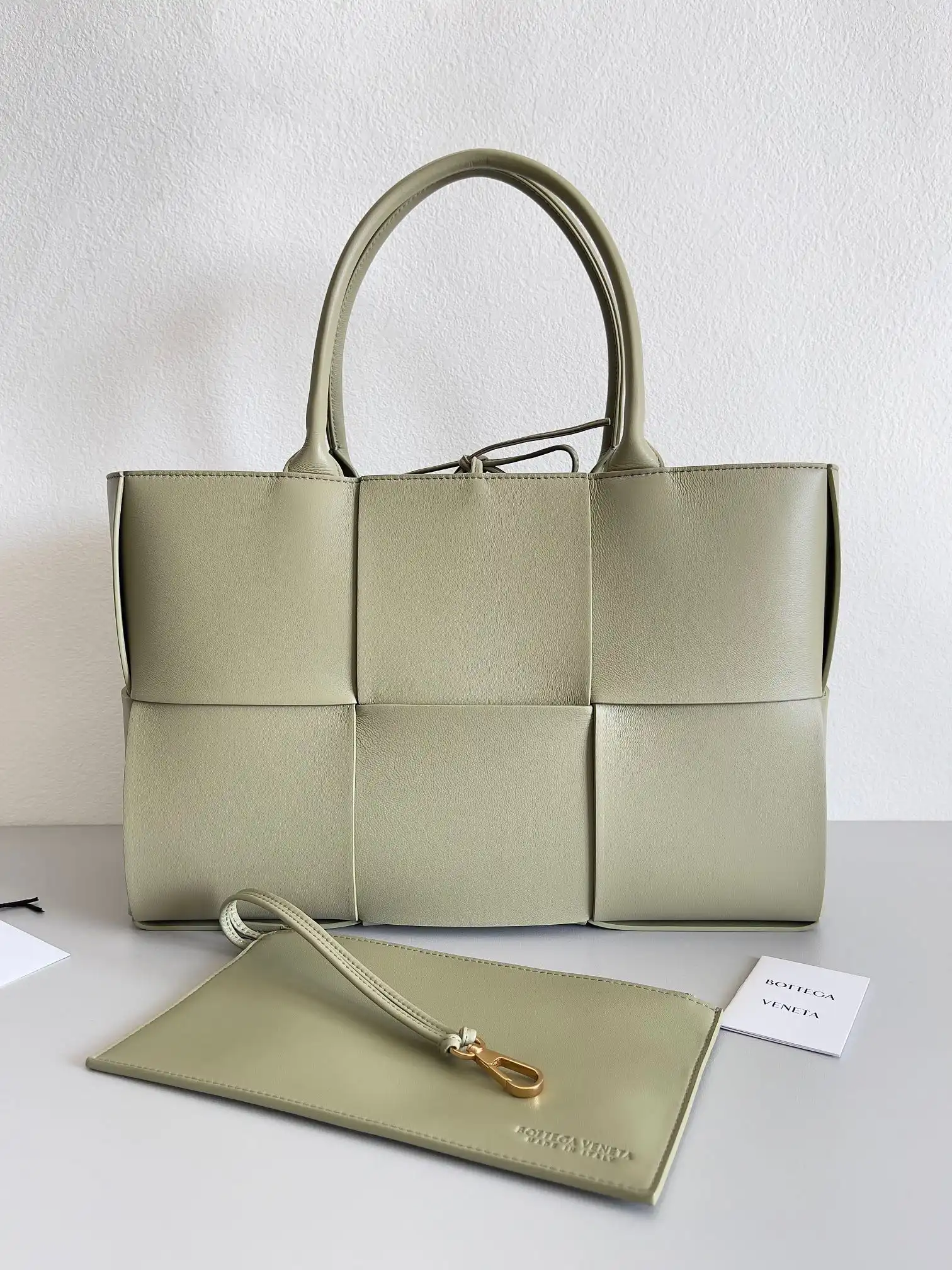 BOTTEGA VENETA Arco MEDIUM Tote