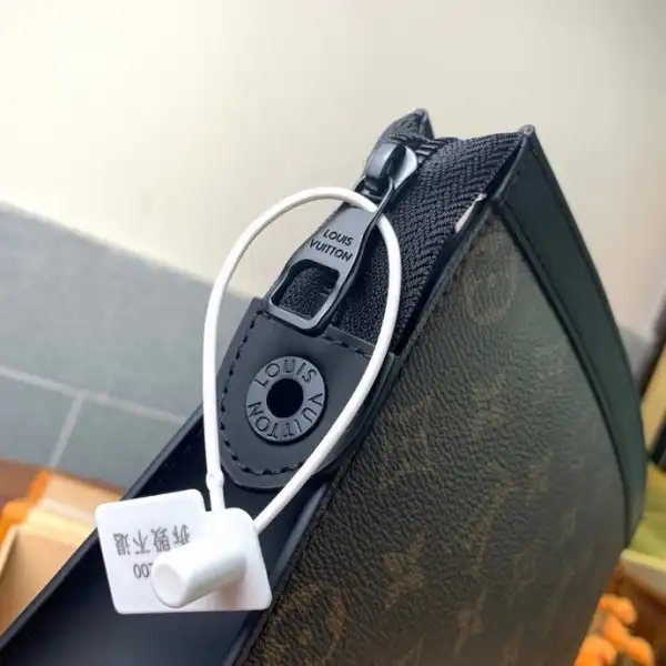 TO LOUIS VUITTON POCHETTE VOYAGE MM