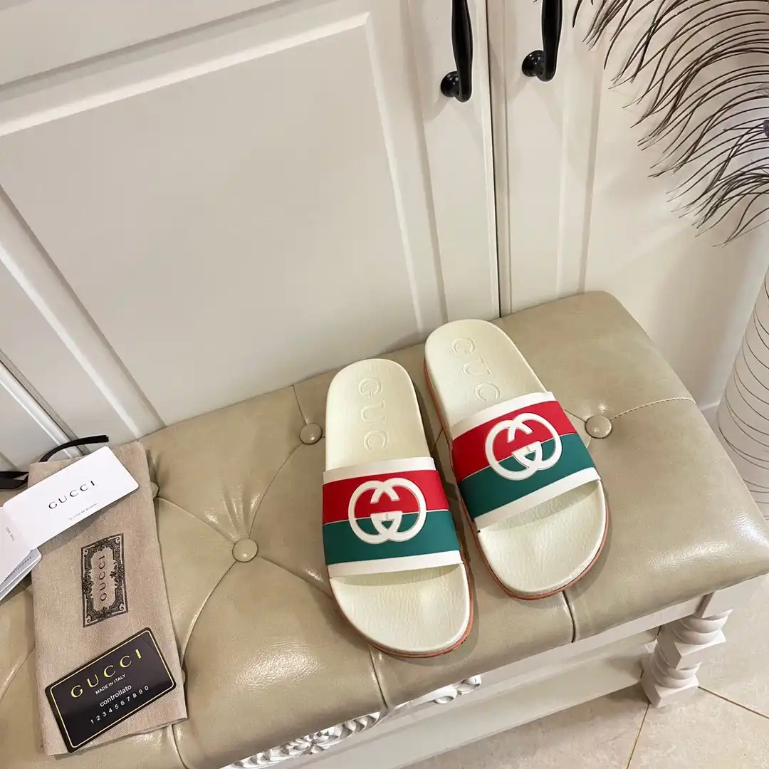 GUCCI Interlocking G slide sandal