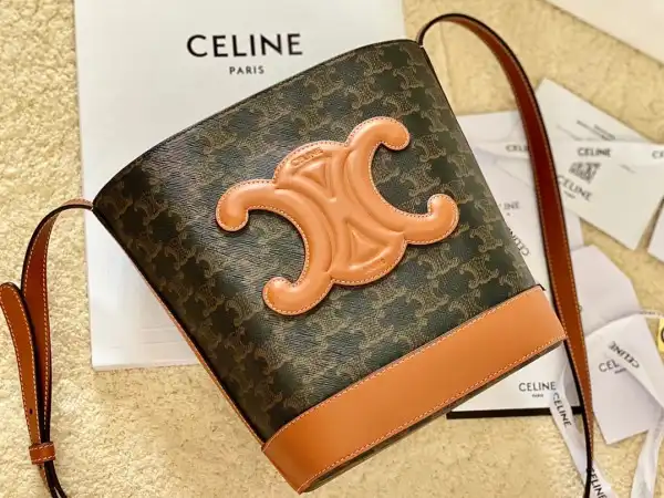 CELIN* SMALL BUCKET CUIR TRIOMPHE