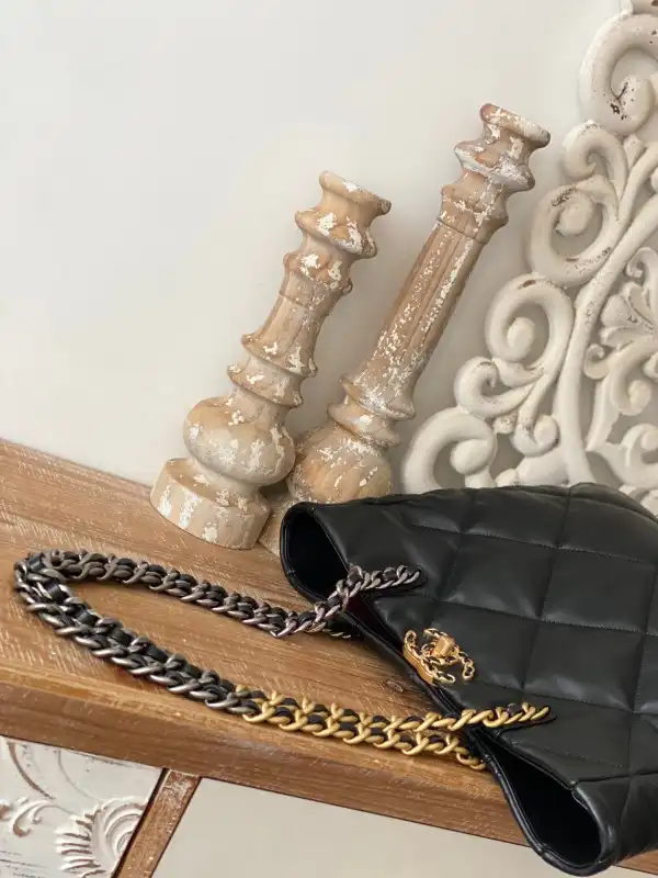 CHANEL 19 SHOPPING BAG