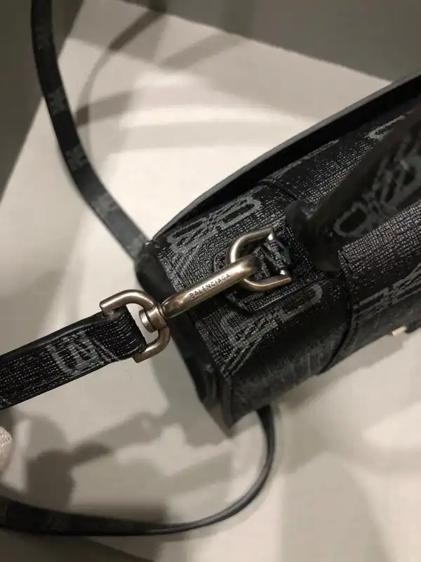 Frstbag ru BALENCIAGA HOURGLASS