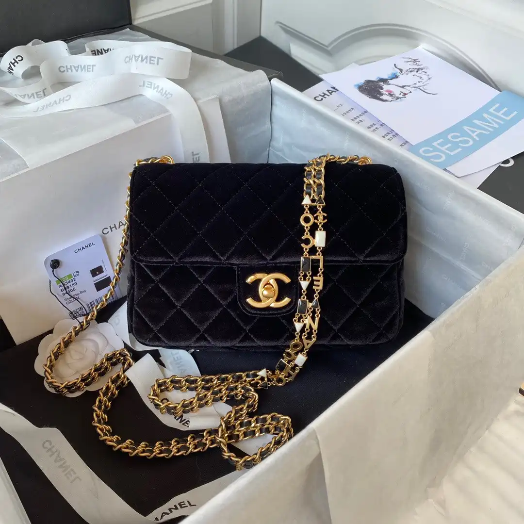 CHANEL SMALL FLAP BAG