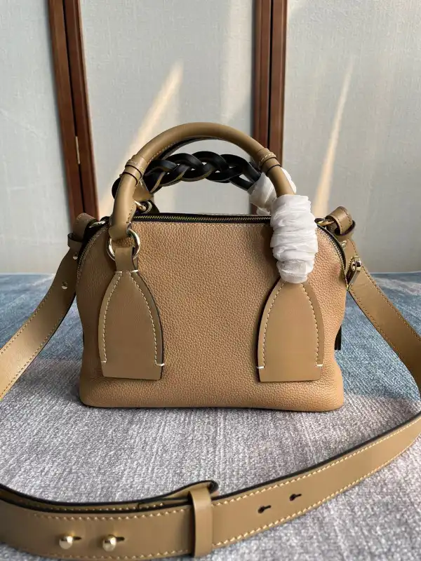 First bag ru CHLOÉ SMALL DARIA BAG