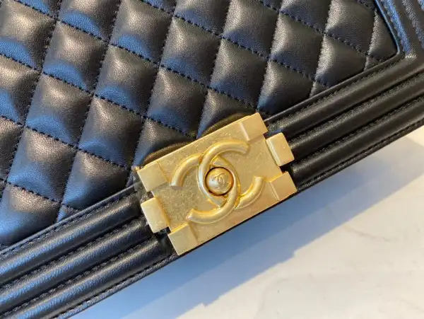 CHANEL BOY BAG 20CM 25CM