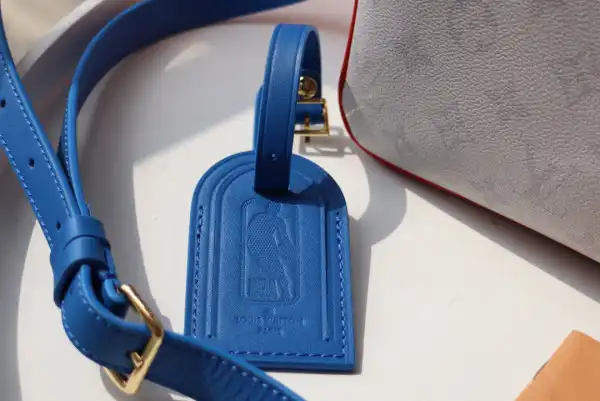 Aaa replica ru LOUIS VUITTON LVXNBA NIL MESSENGER