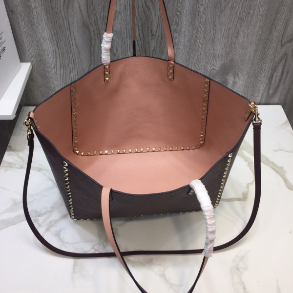 HOT SALE VALENTINO MEDIUM GRAIN CALFSKIN LEATHER ROCKSTUD BAG