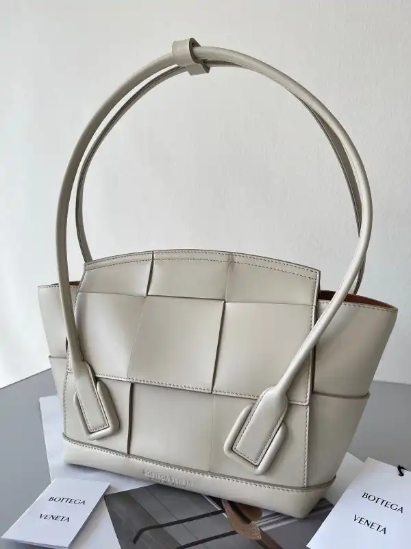 Frstbag ru BOTTEGA VENETA ARCO