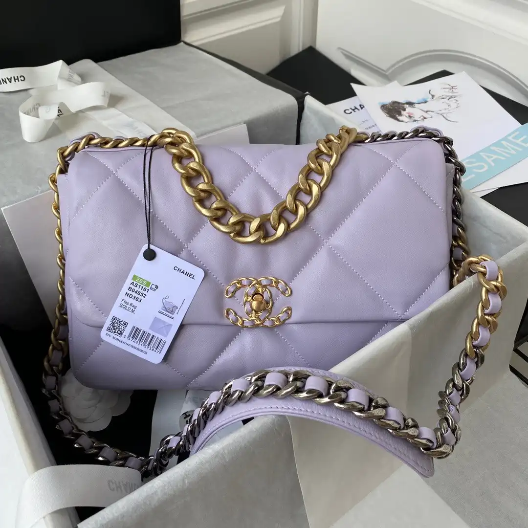 First bag ru CHANEL 19 FLAP BAG