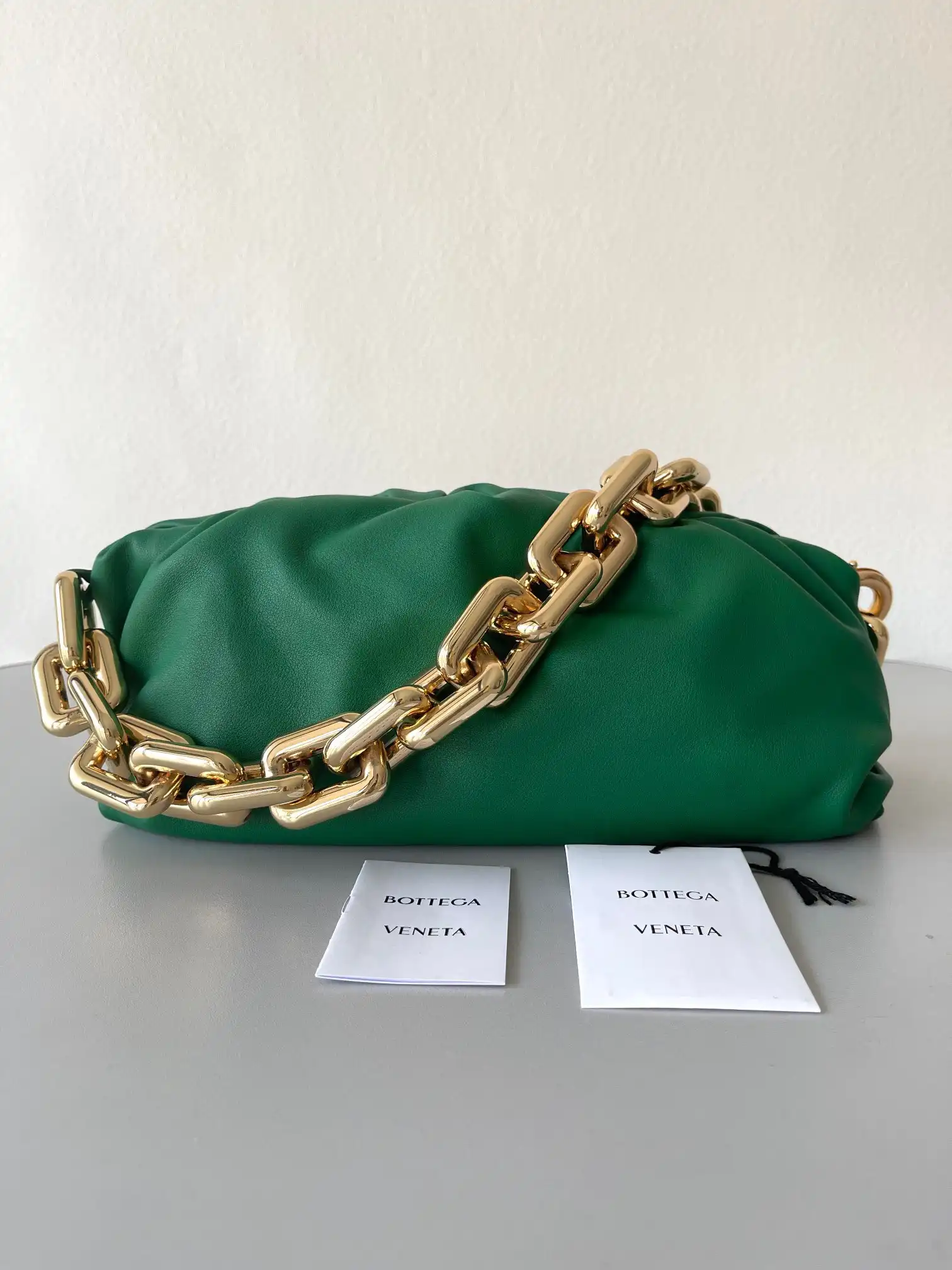 First bag ru BOTTEGA VENETA THE CHAIN POUCH