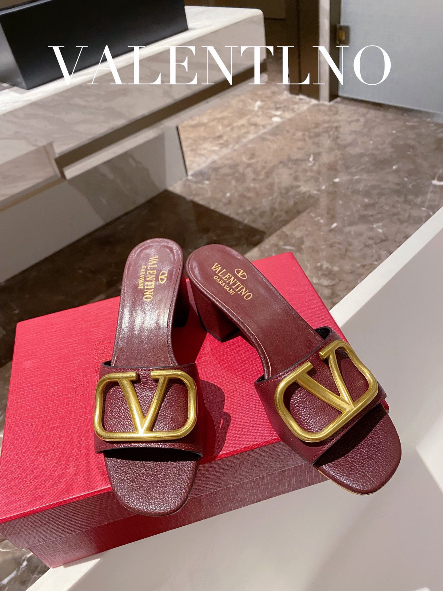 HOT SALE VALENTINO VLOGO SIGNATURE SLIDE SANDAL