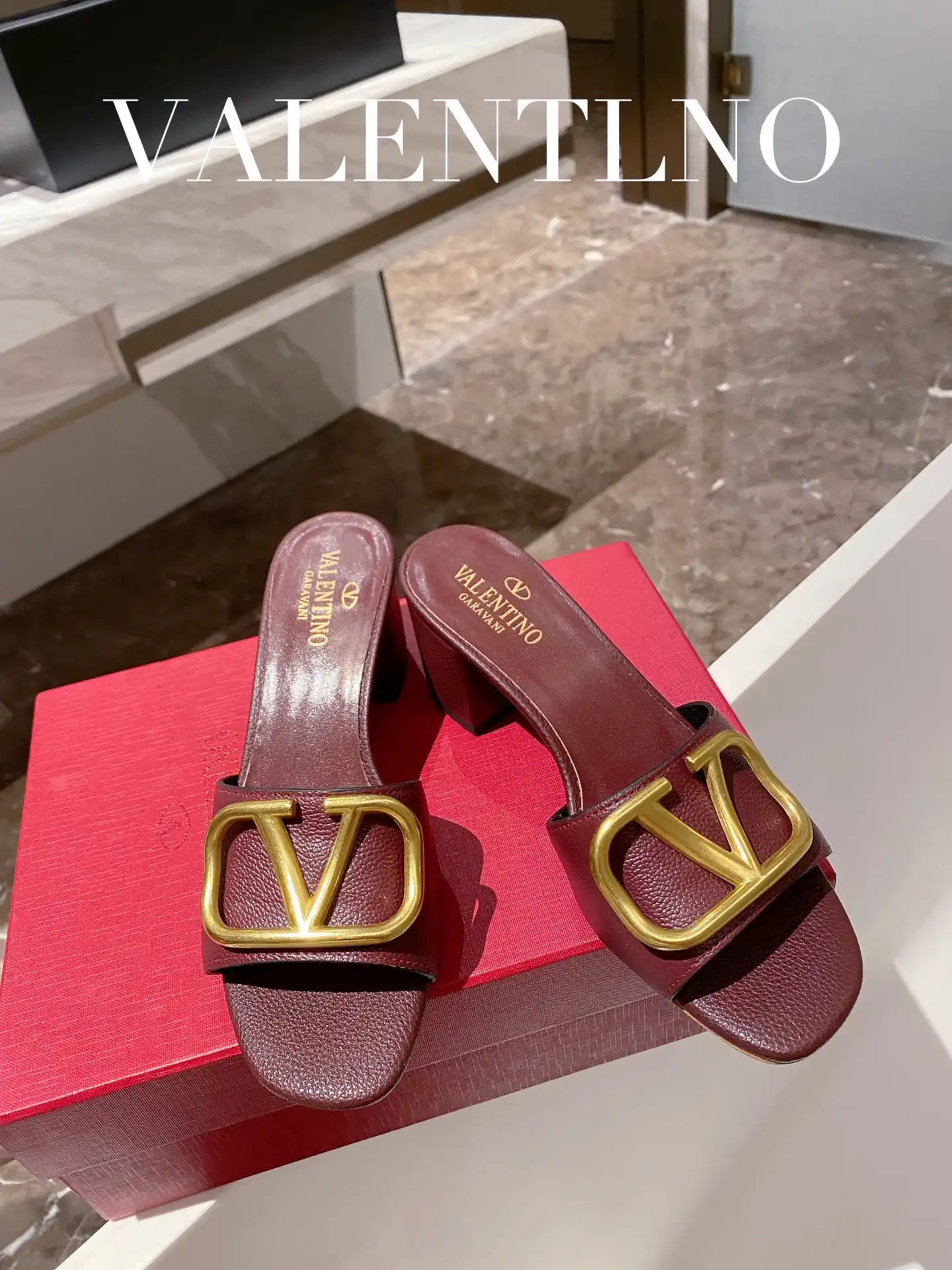 VALENTINO VLOGO SIGNATURE SLIDE SANDAL