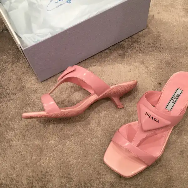 Bagsoffer PRADA Brushed leather high-heeled thong sandals