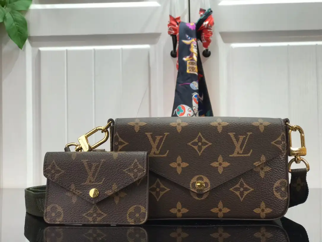 Firstbag Ru LOUIS VUITTON FELICIE STRAP & GO