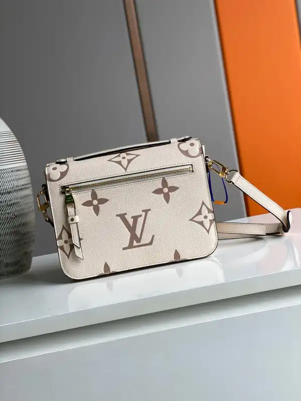 LOUIS VUITTON POCHETTE MÉTIS