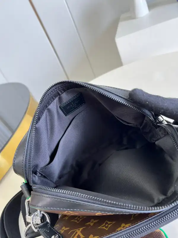 First bag ru LOUIS VUITTON TRIO MESSENGER