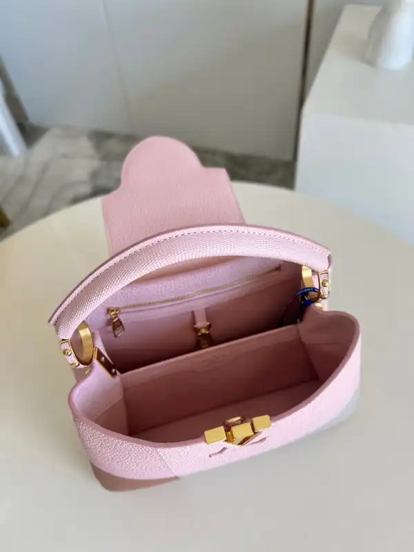 First bag ru LOUIS VUITTON CAPUCINES BB