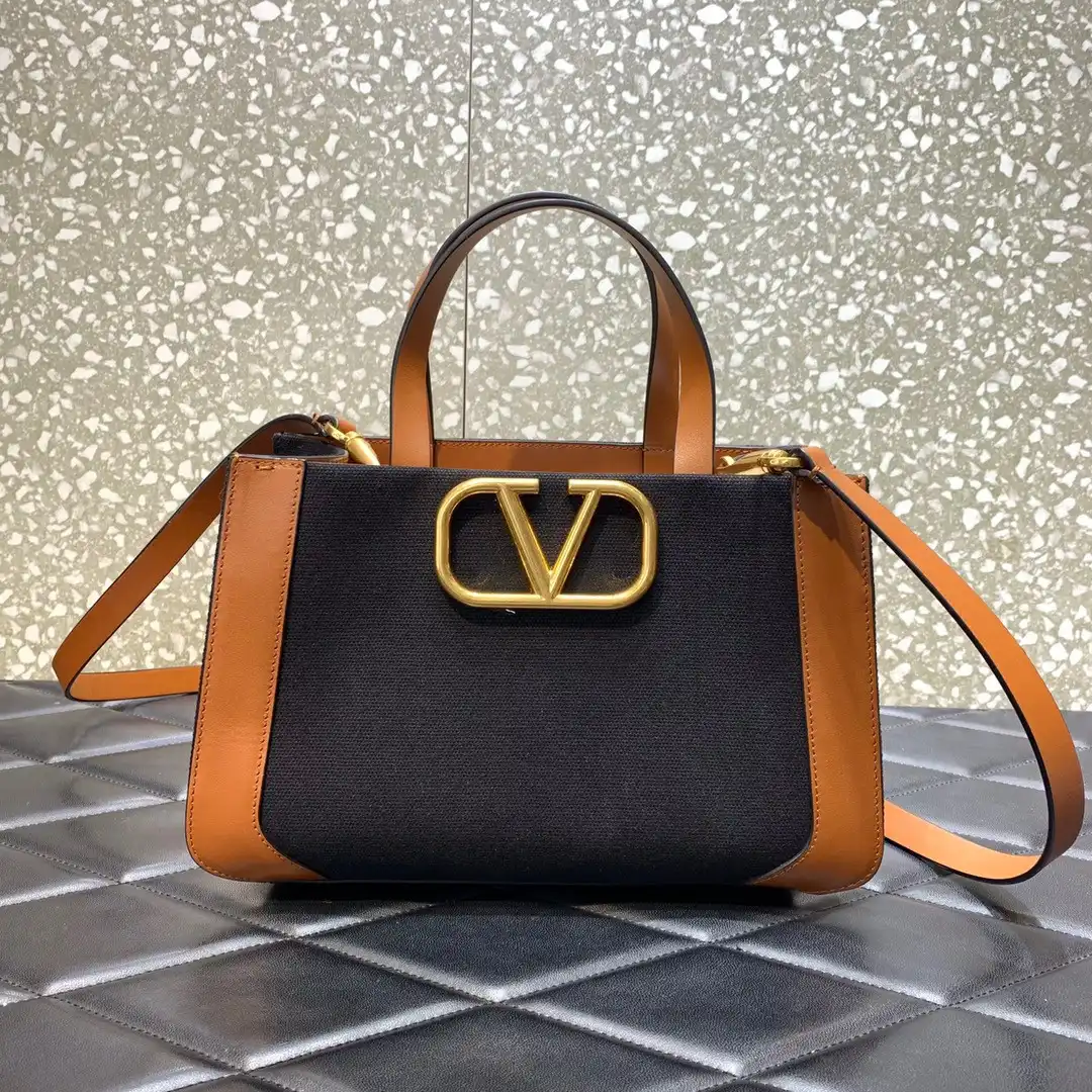 VALENTINO VLOGO SIGNATURE TOTE