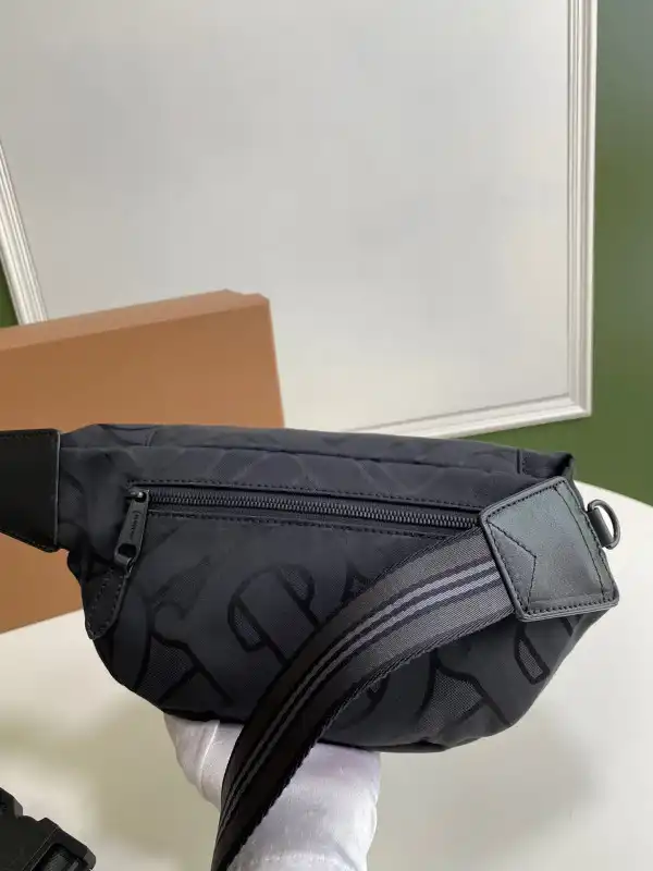 BURBERRY BUM BAG