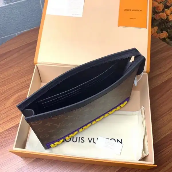 TO LOUIS VUITTON POCHETTE VOYAGE MM