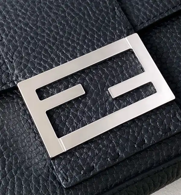 First bag ru FENDI BAGUETTE