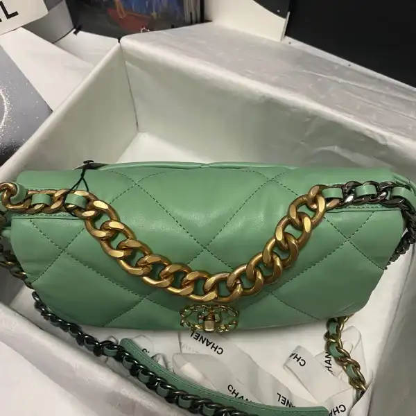 CHANEL 19 FLAP BAG