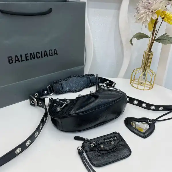 First Bag Ru BALENCIAGA WOMEN'S LE CAGOLE XS SHOULDER BAG