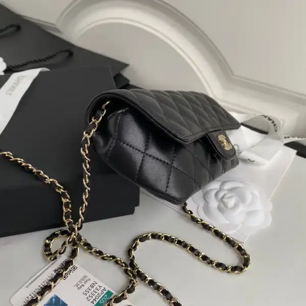 CHANEL GLASSES CASE WITH CHANELASSIC CHAIN