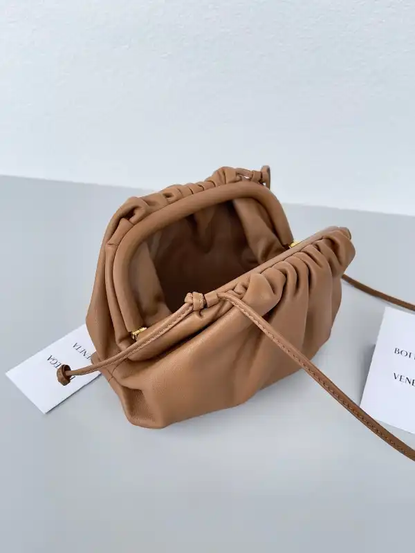 First bag ru BOTTEGA VENETA MINI POUCH