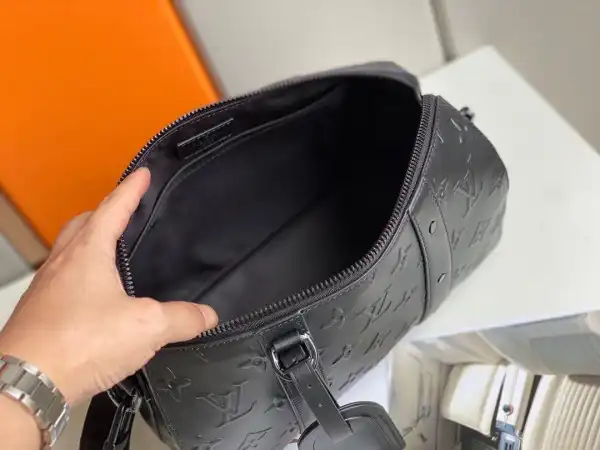 First bag ru LOUIS VUITTON CITY KEEPALL